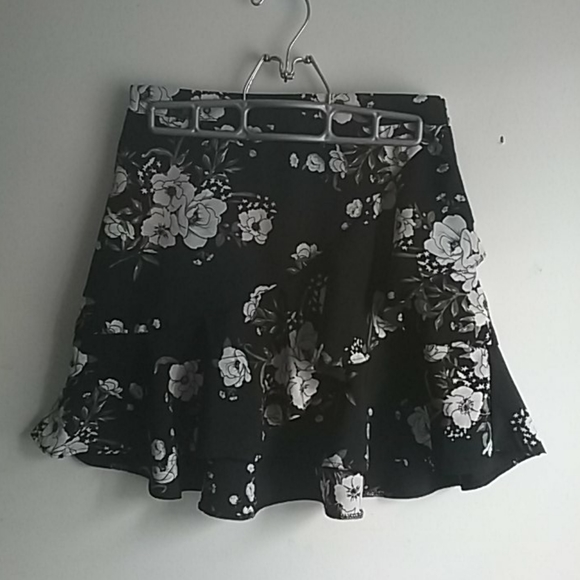 Brand-new skirt. Jupe neuve - Picture 1 of 3